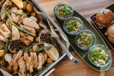 Detailaufnahme eines Buffets